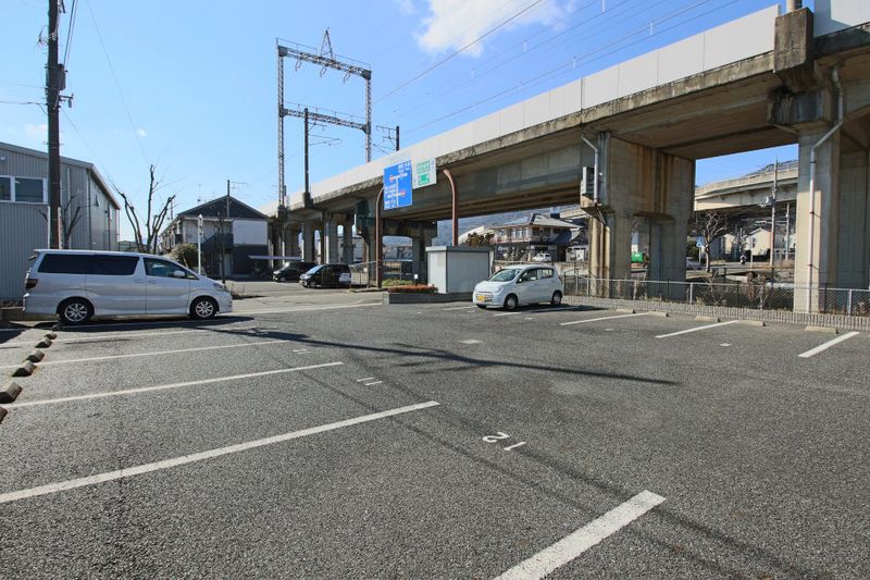 レオパレス比叡 駐車場