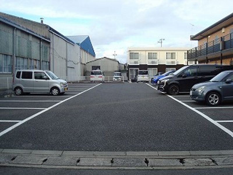 レオパレス船津 駐車場