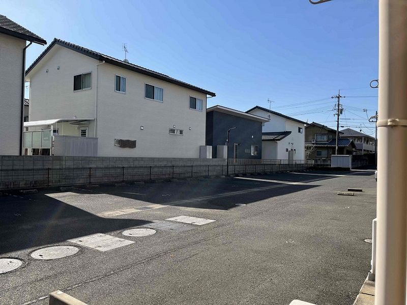 レオネクストラ　ポール 駐車場