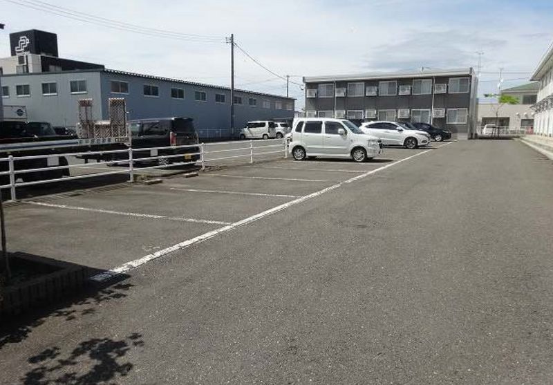 レオパレス泉１ 駐車場
