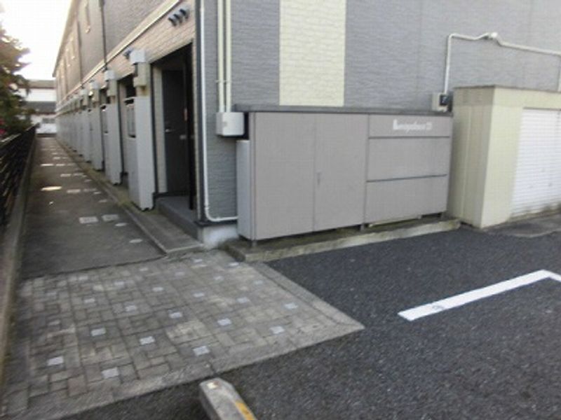レオパレスバンブー エントランス