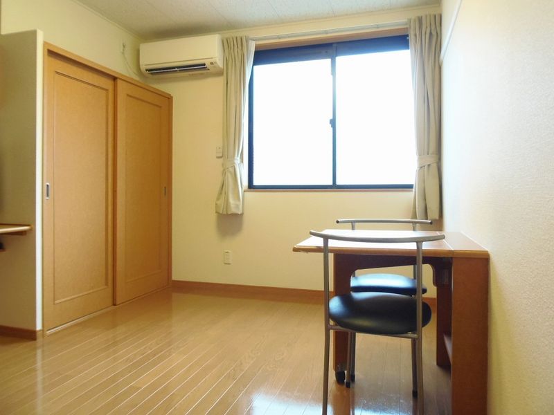 レオパレスパオ熊野Ａ 居間