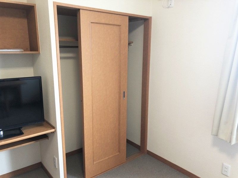 レオパレスプレズント　コマイ 収納