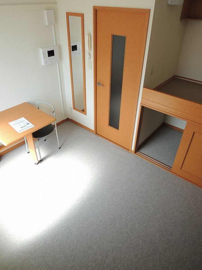 レオパレスワールド寒風台 居間