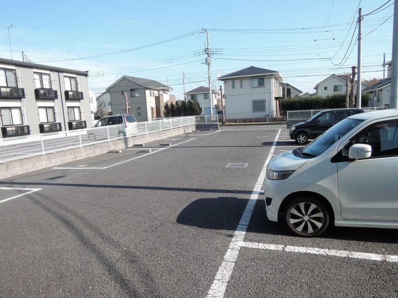 レオパレスコンフォートヴィヴレ 駐車場