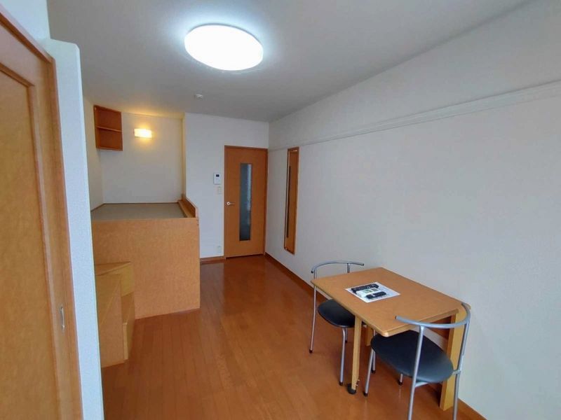 レオパレスサンピュア丸山 居間