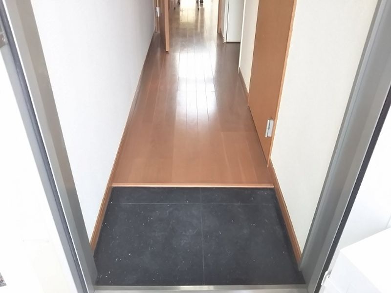 レオパレス浮城 玄関