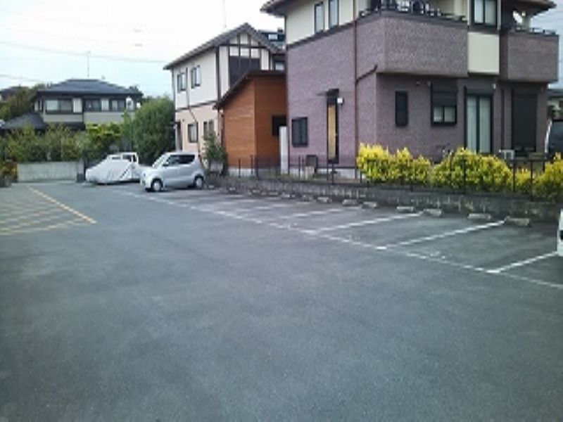 レオパレスシンフォニーくまの 駐車場