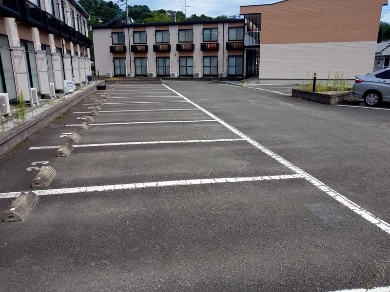 レオパレスエスポワール折立Ⅰ 駐車場