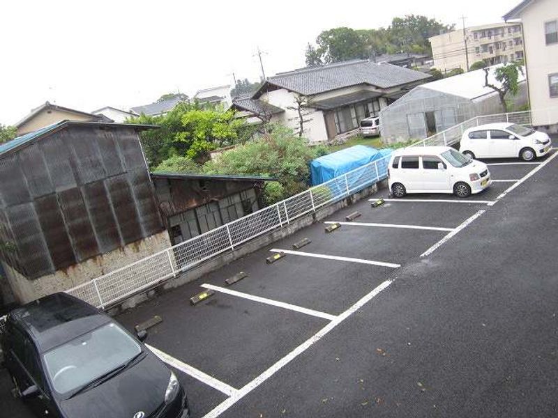 レオパレス安塚 駐車場