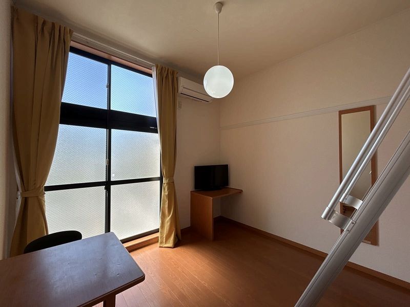 レオパレスコンフォートＳ 居間