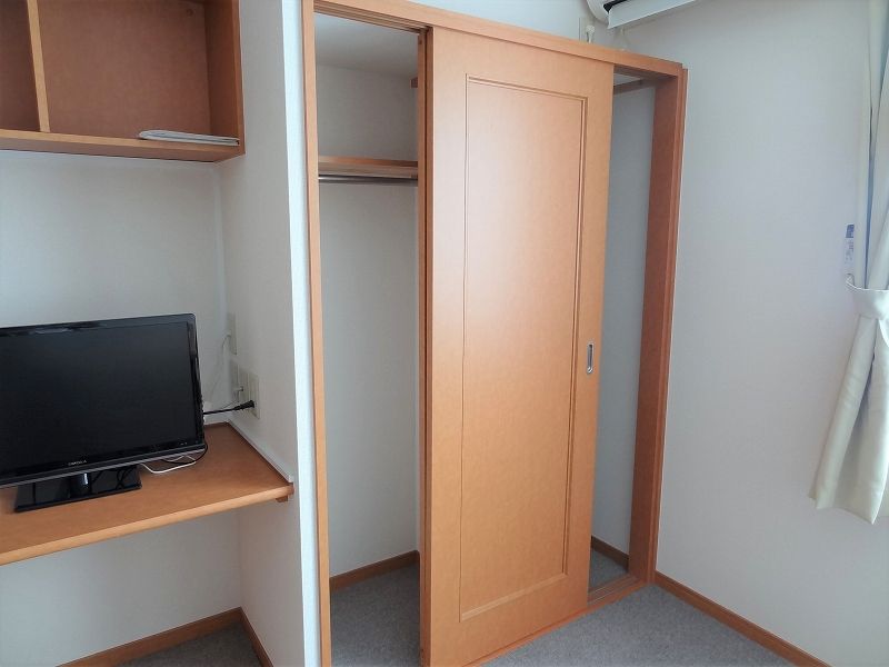 レオパレスステラ三條 収納