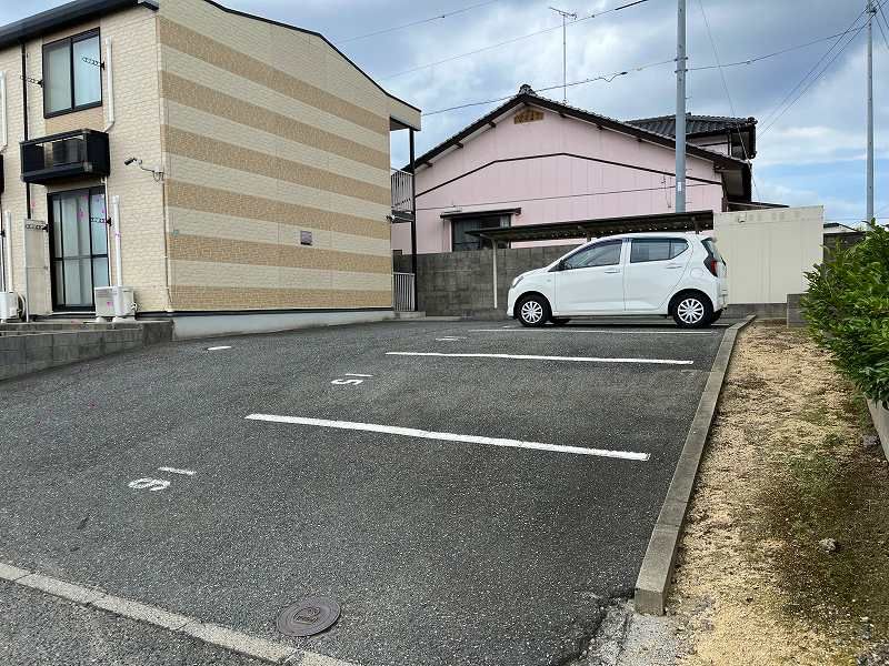 レオパレス開 駐車場
