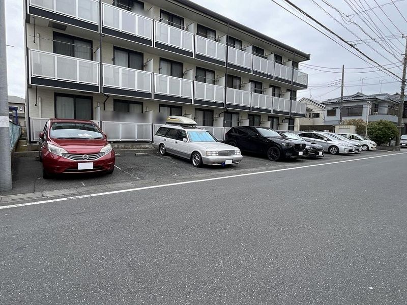 レオパレスアビタシオン 駐車場