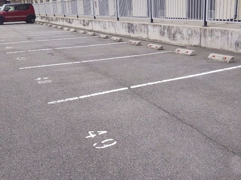 レオパレス水向 駐車場