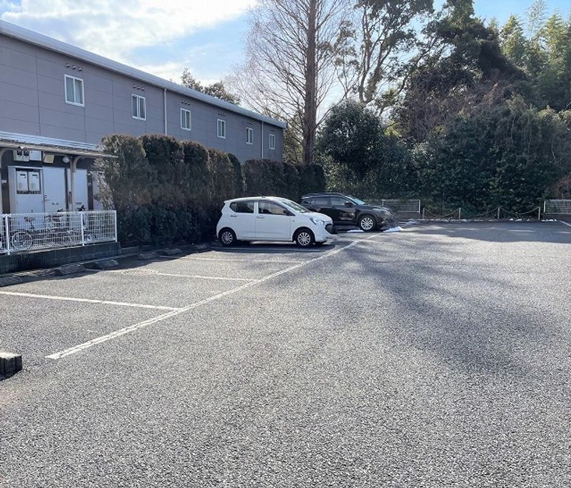 レオパレスやまもと 駐車場