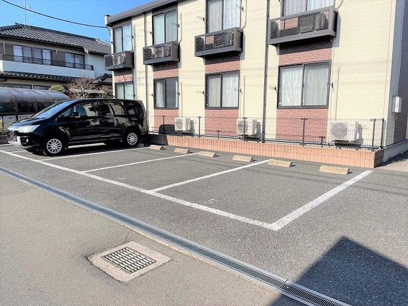 レオネクストレーブ 駐車場