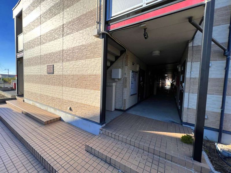 レオパレスドウージェーム紀ノ川 エントランス