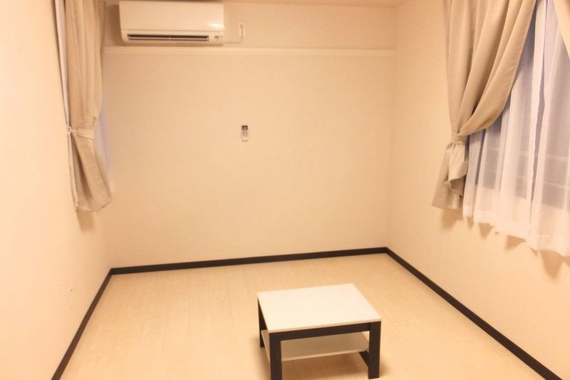 レオネクストライネ 居間