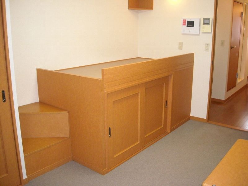 レオパレス庚申坂 居間