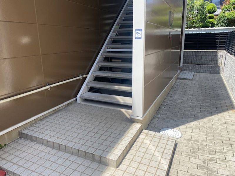 レオパレス箕面 エントランス