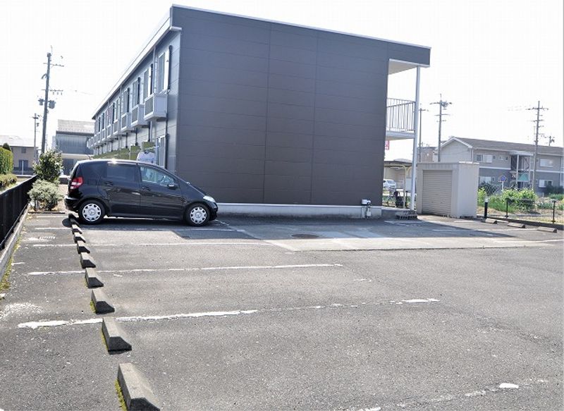 レオパレスアドバンスドゥ 駐車場