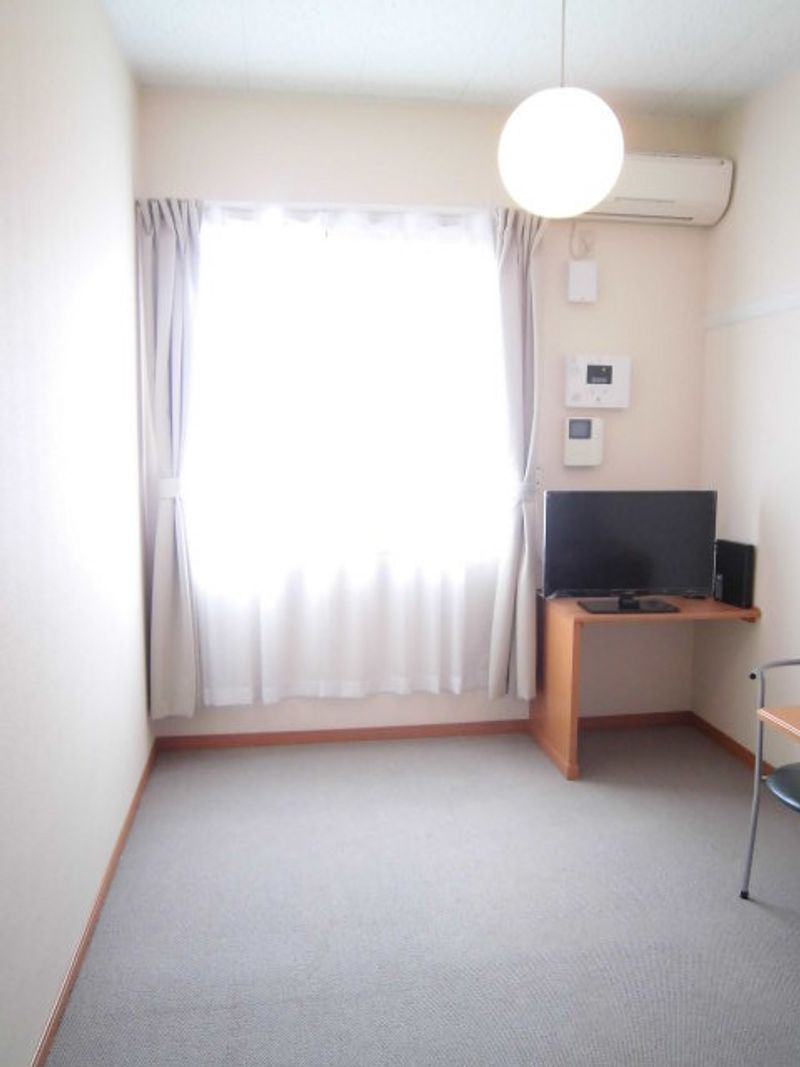 レオパレス忠雅五 居間