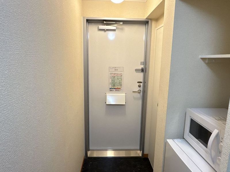 レオパレスアバンセ 玄関