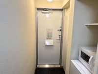レオパレスアバンセ 玄関