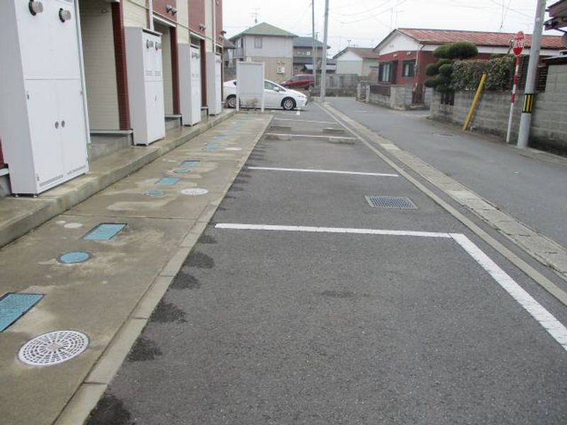 レオネクストタキシード 駐車場