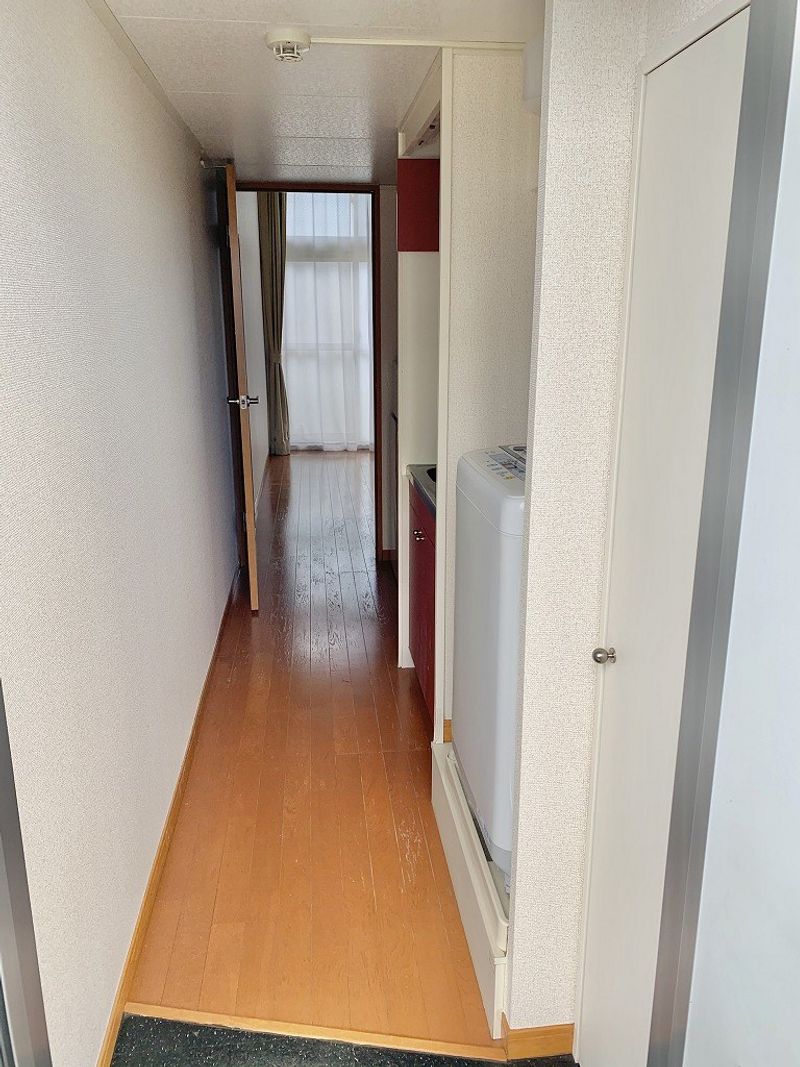 レオパレスカネエーズ吾妻 玄関