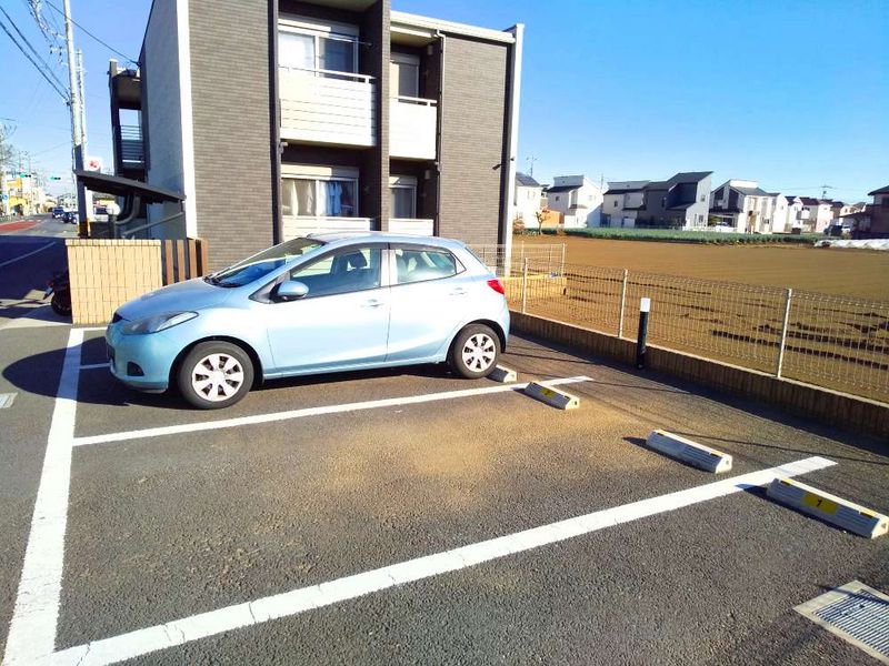クレイノビアンカ 駐車場