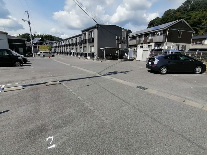 レオパレスエスポワール本郷 駐車場