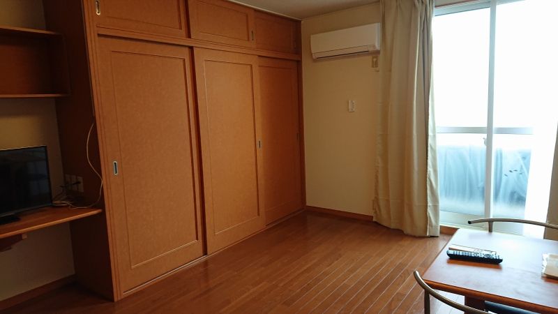 レオパレスプラド 居間