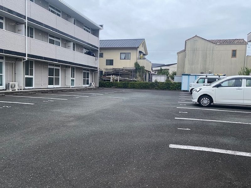 レオパレスＣＲＥＣＥＲ 駐車場