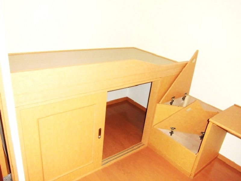 レオパレス波岡 収納