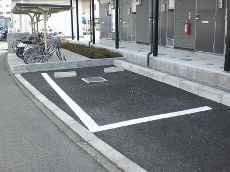 レオパレスすいれん 駐車場