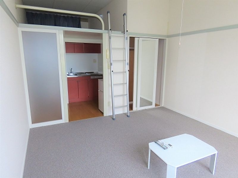 レオパレスプレジール城北Ａ 居間