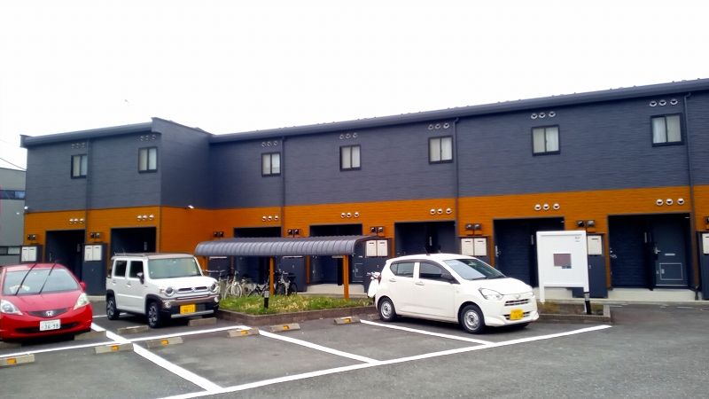 レオパレス朝気 駐車場