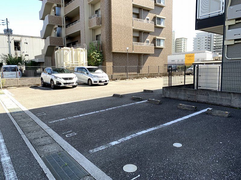 レオパレスガーディアン 駐車場