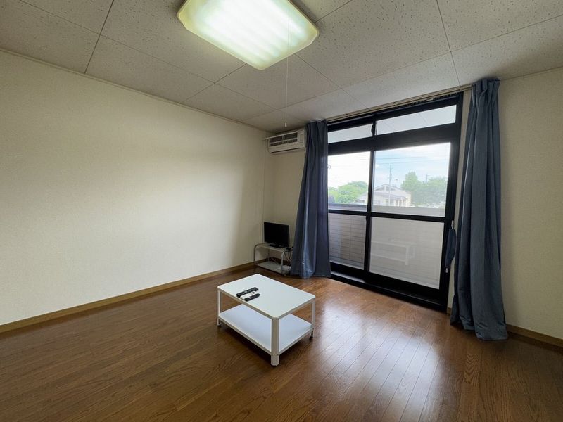 レオパレスハーモニー 居間