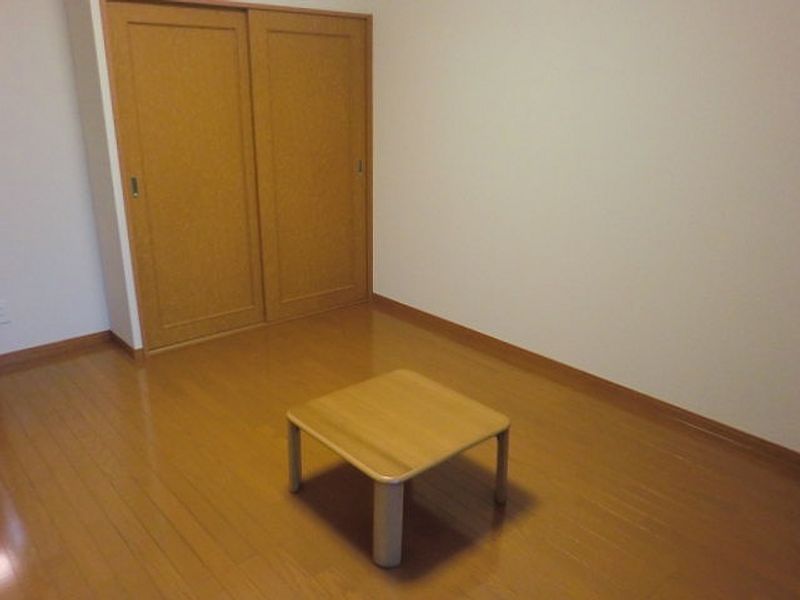 レオパレスシャトレー 居間