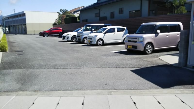 レオパレスマノワール 駐車場