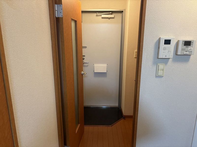 レオパレスノワール　Ⅱ 玄関