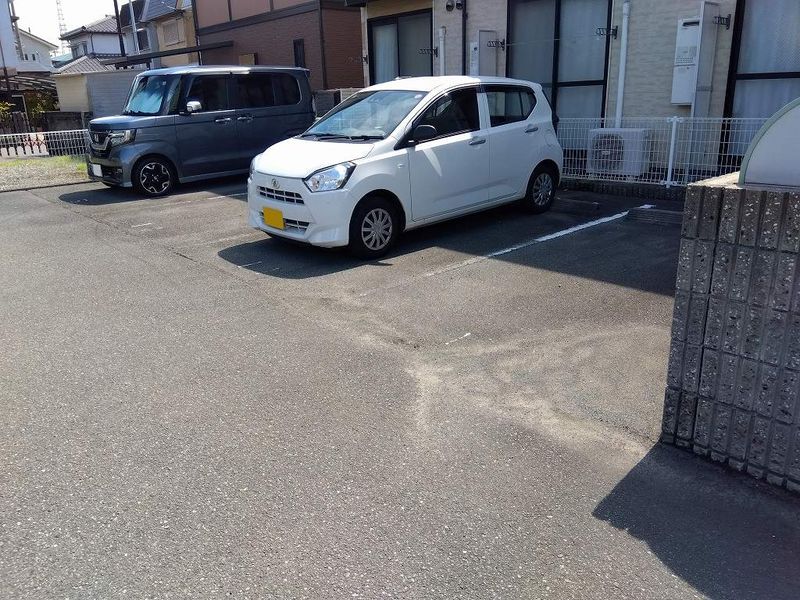 レオパレスハートフル 駐車場