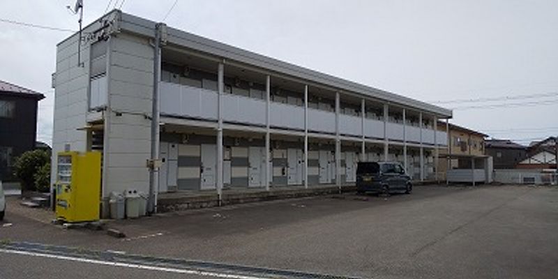 レオパレスＬＥＧＥＮＤ　Ｒ 駐車場