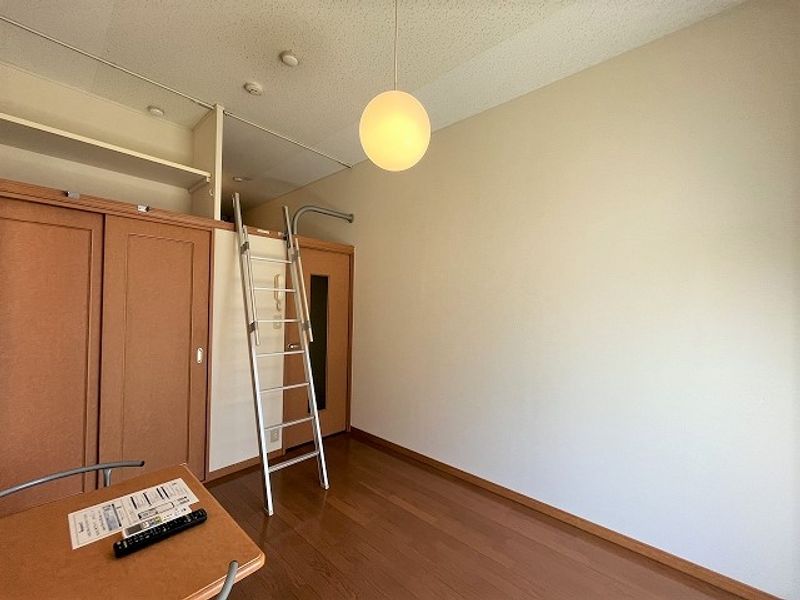 レオパレスフィスデファミーユ 寝室