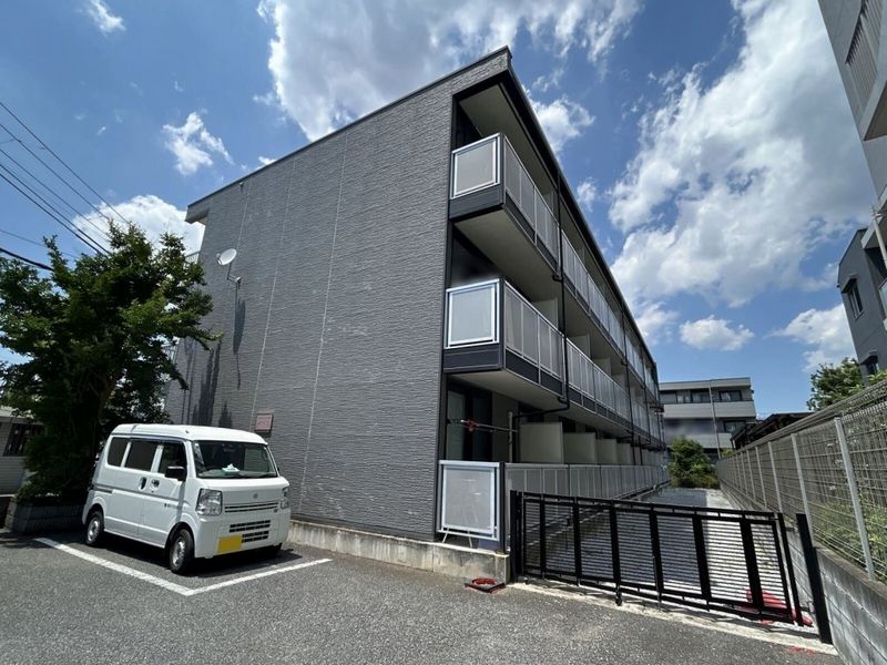 レオパレスウィステリア神田 外観