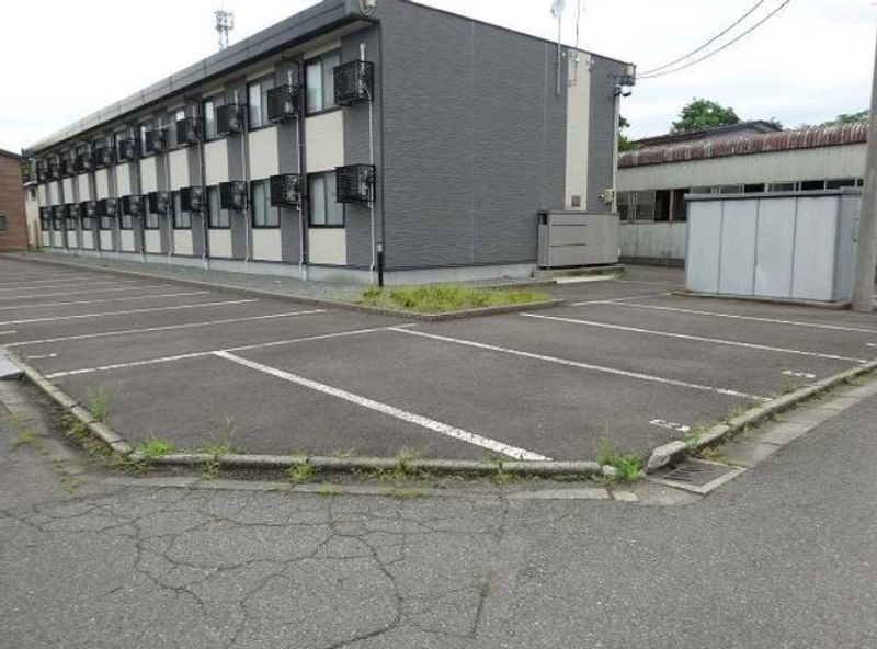 レオパレスまつかぜ 駐車場