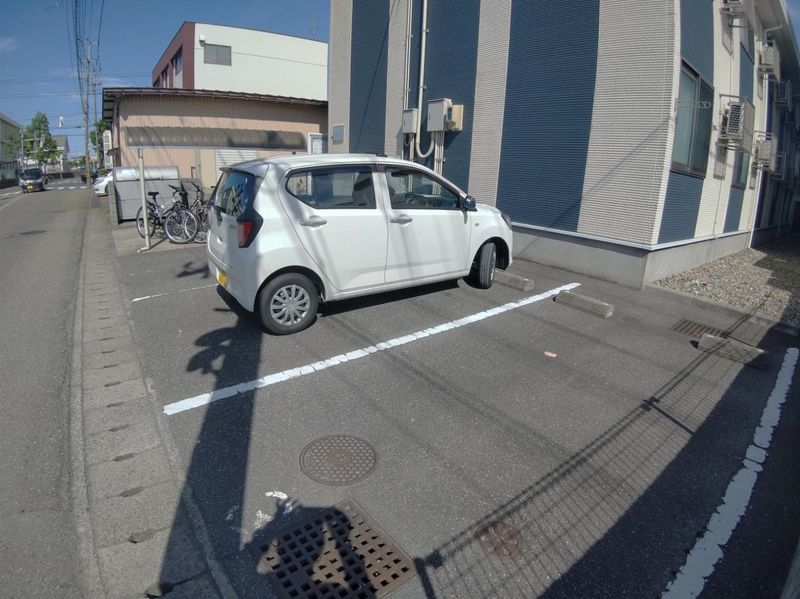 レオネクストファイン　ボックス 駐車場